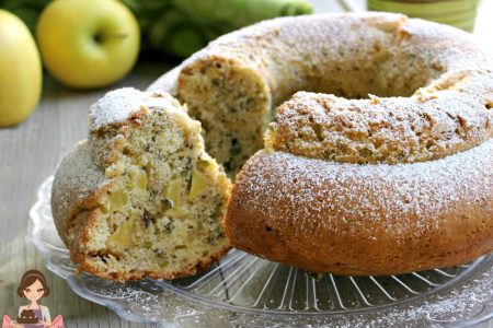 CIAMBELLA ALLE MELE E PISTACCHI