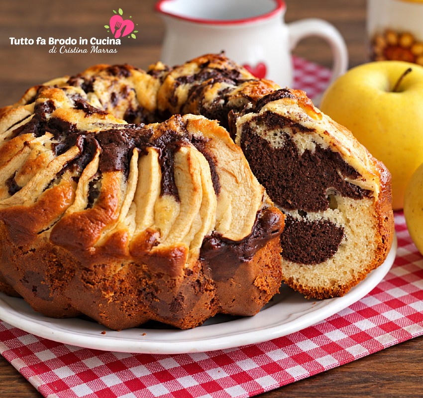 CIAMBELLA VARIEGATA ALLO YOGURT CON MELE