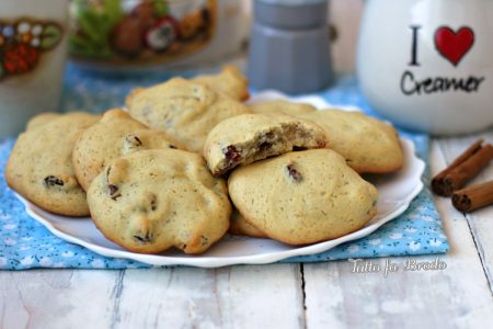 BISCOTTI-RUSTICI-ALLA-CANNELLA-E-UVETTA