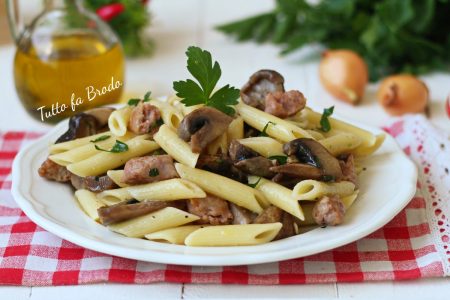 PASTA FUNGHI E SALSICCIA