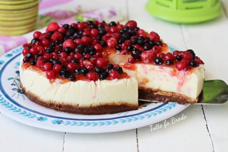 CHEESECAKE ALLO YOGURT E FRUTTI DI BOSCO