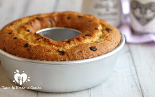 CIAMBELLA AL MASCARPONE CON GOCCE DI CIOCCOLATO