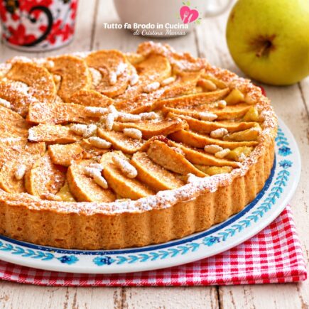 CROSTATA ALLE MELE CON CREMA AL LATTE DI MANDORLE