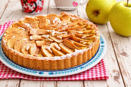 CROSTATA ALLE MELE CON CREMA AL LATTE DI MANDORLE