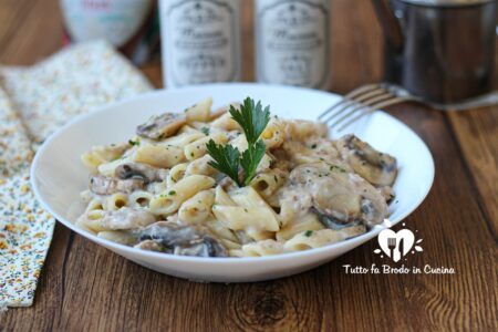 PASTA CREMOSA PROSCIUTTO E FUNGHI evidenza