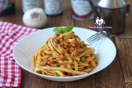 TAGLIATELLE AL RAGU' CON PISELLI