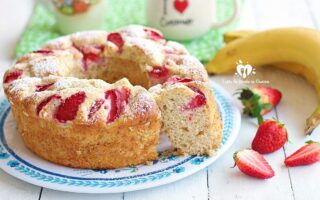 CIAMBELLA ALLA BANANA E FRAGOLE BIMBY