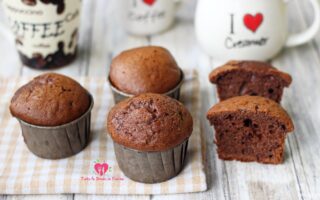 MUFFIN AL CACAO E LATTE