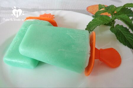 GHIACCIOLI ALLA MENTA E LATTE