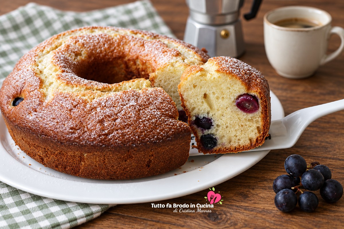 CIAMBELLA ALL'UVA CON YOGURT