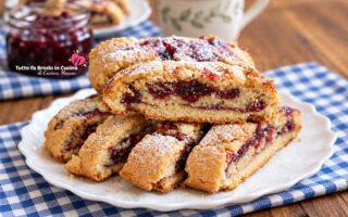 BISCOTTI ALLA MARMELLATA ARROTOLATI