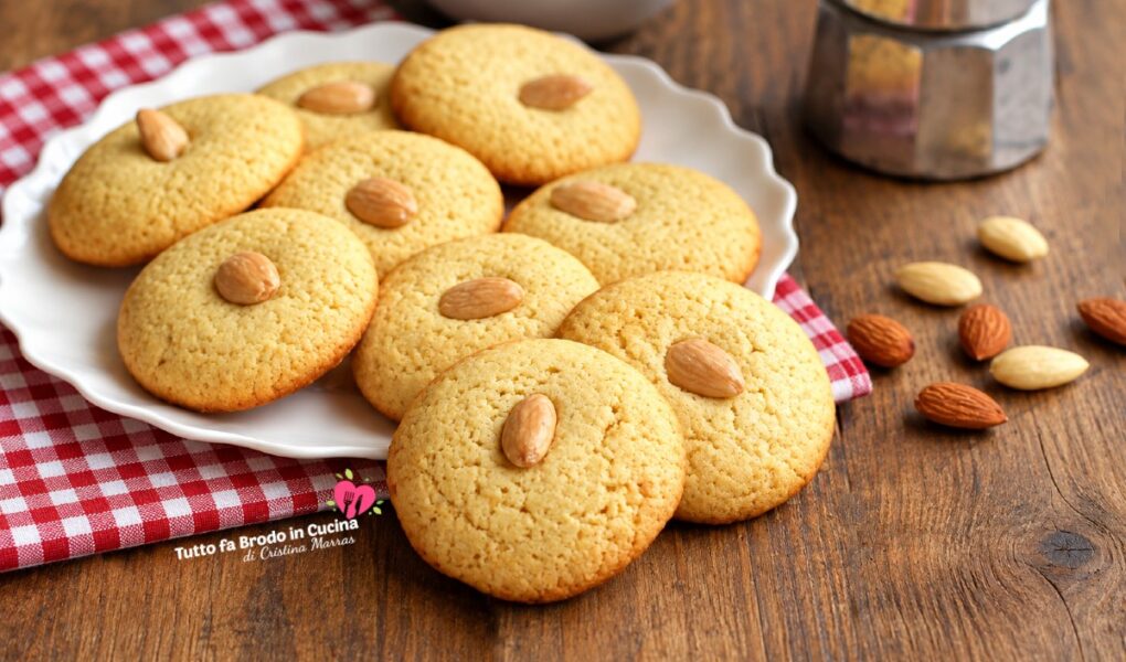 BISCOTTI ALLE MANDORLE CROCCANTI