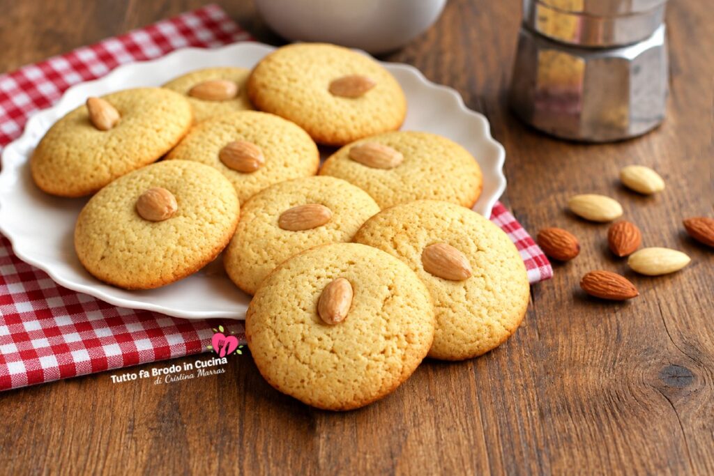 BISCOTTI ALLE MANDORLE CROCCANTI