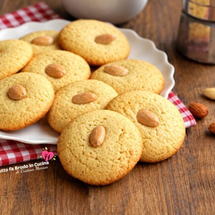 BISCOTTI ALLE MANDORLE CROCCANTI