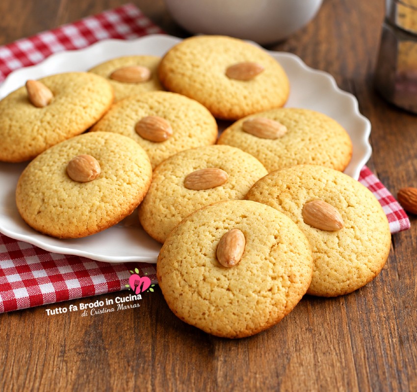 BISCOTTI ALLE MANDORLE CROCCANTI